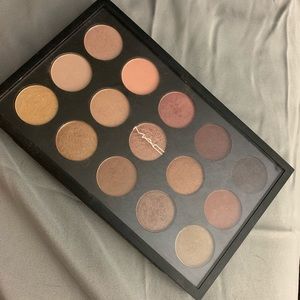 MAC neutral eyeshadow palette